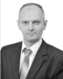 Декан факультету: